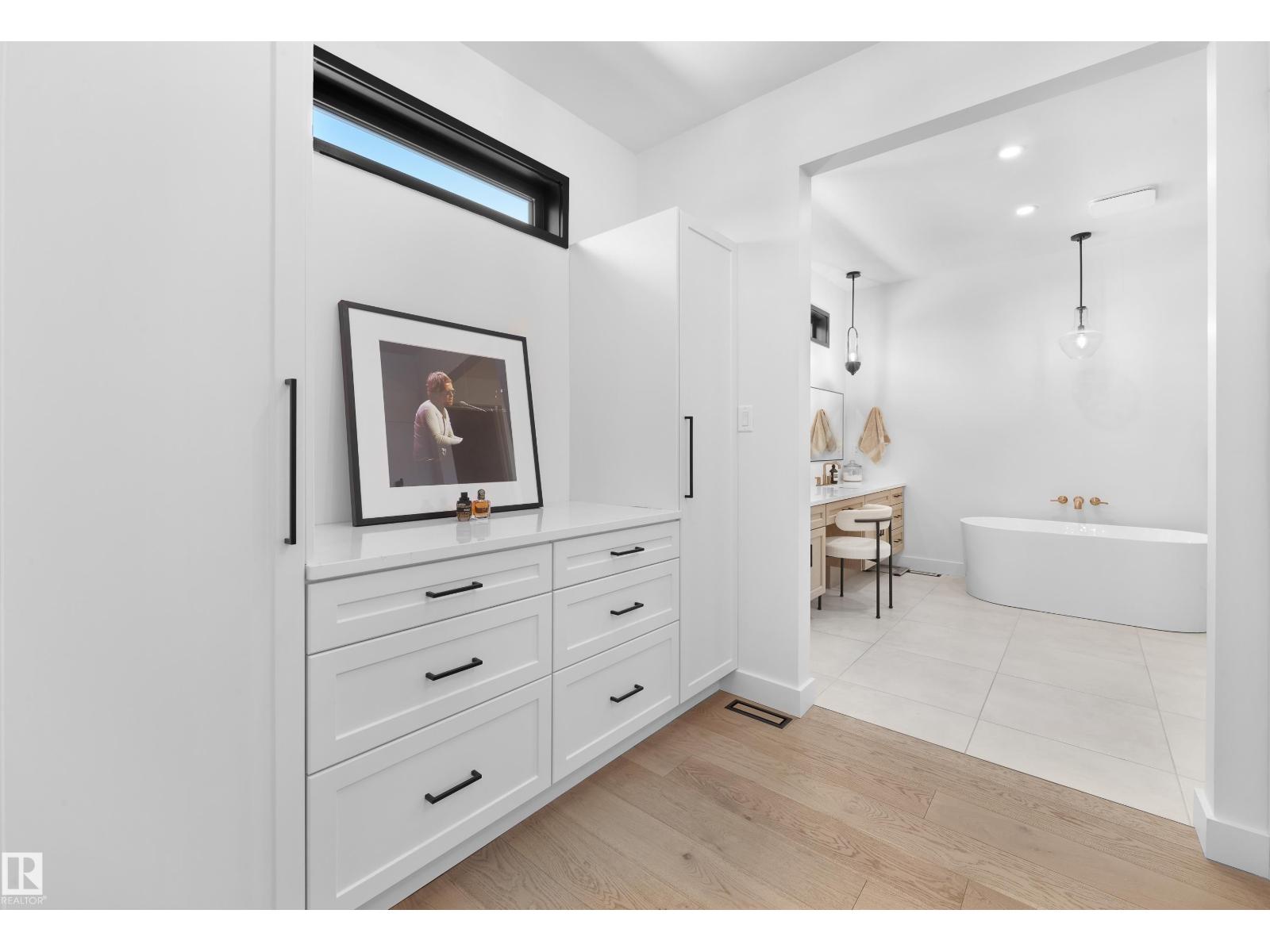 14018 104 AV NW, Edmonton