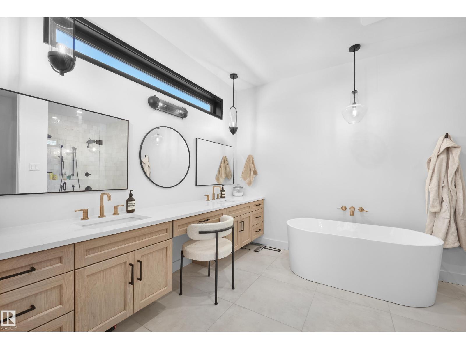 14018 104 AV NW, Edmonton