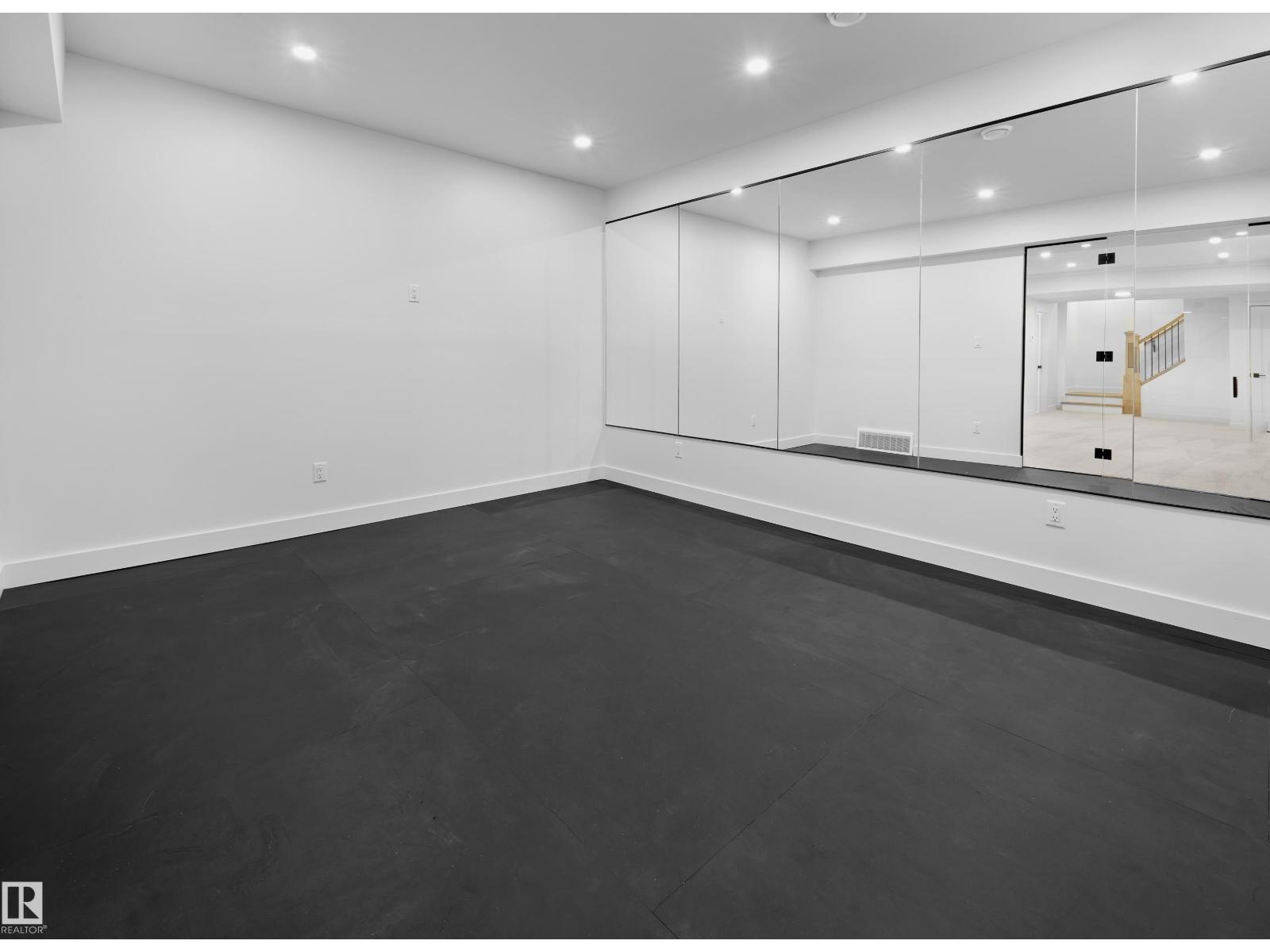 14018 104 AV NW, Edmonton