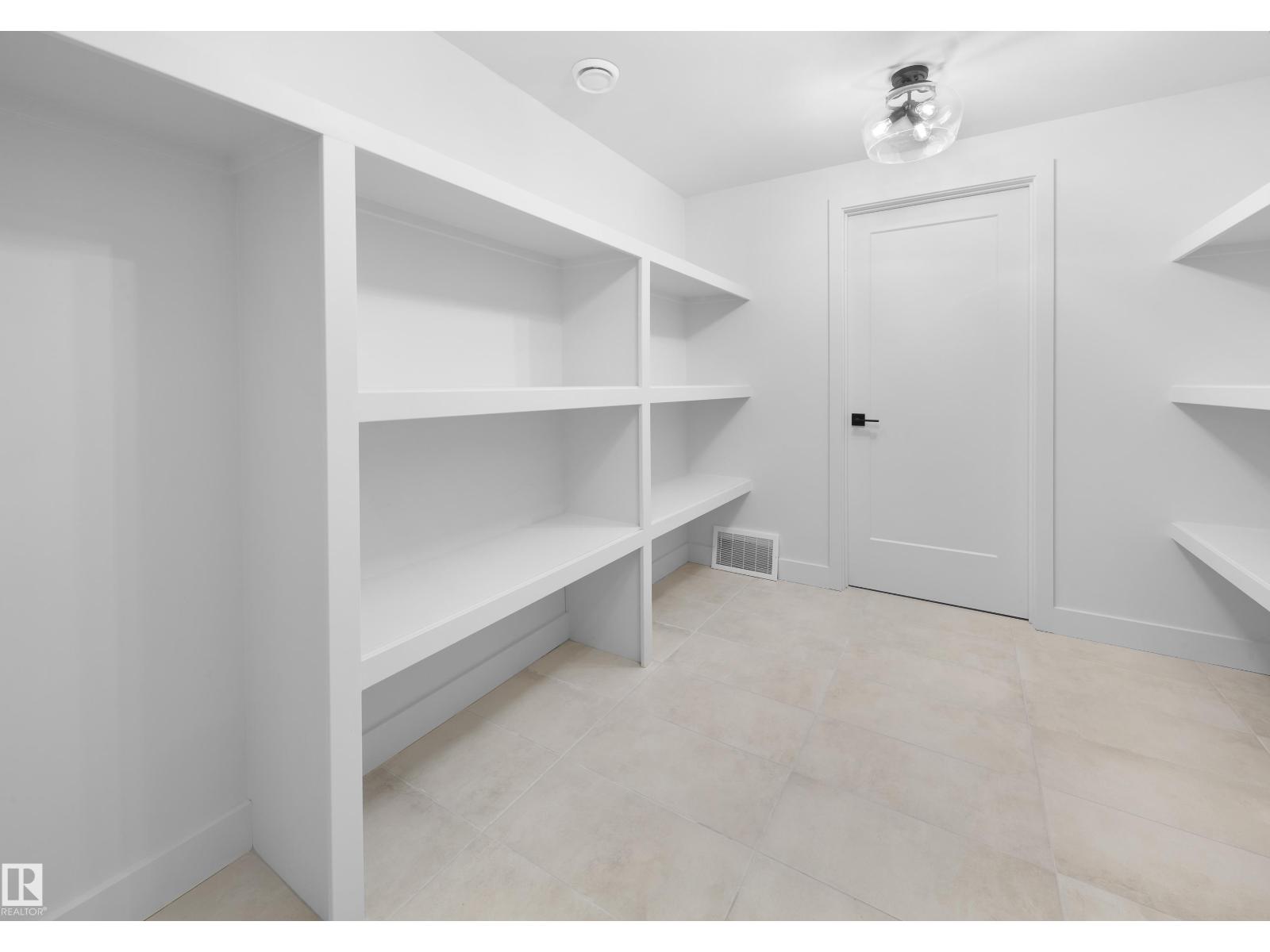 14018 104 AV NW, Edmonton