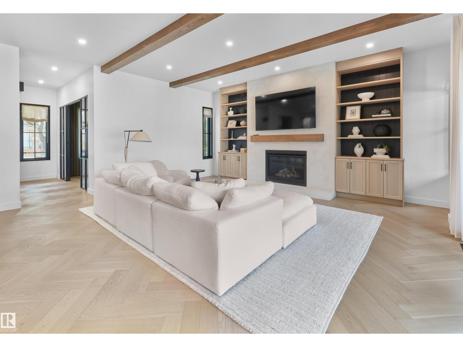 14018 104 AV NW, Edmonton