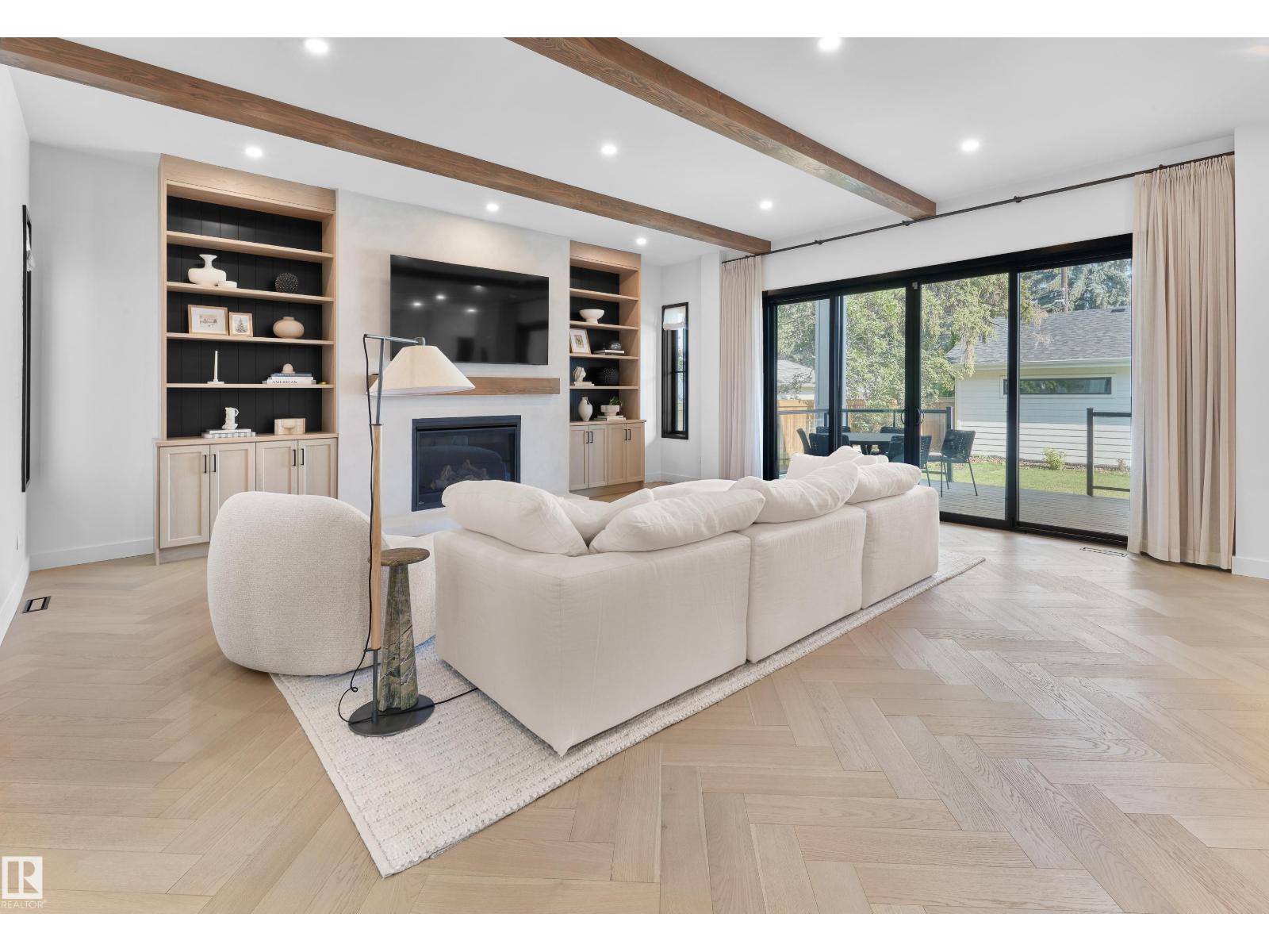 14018 104 AV NW, Edmonton