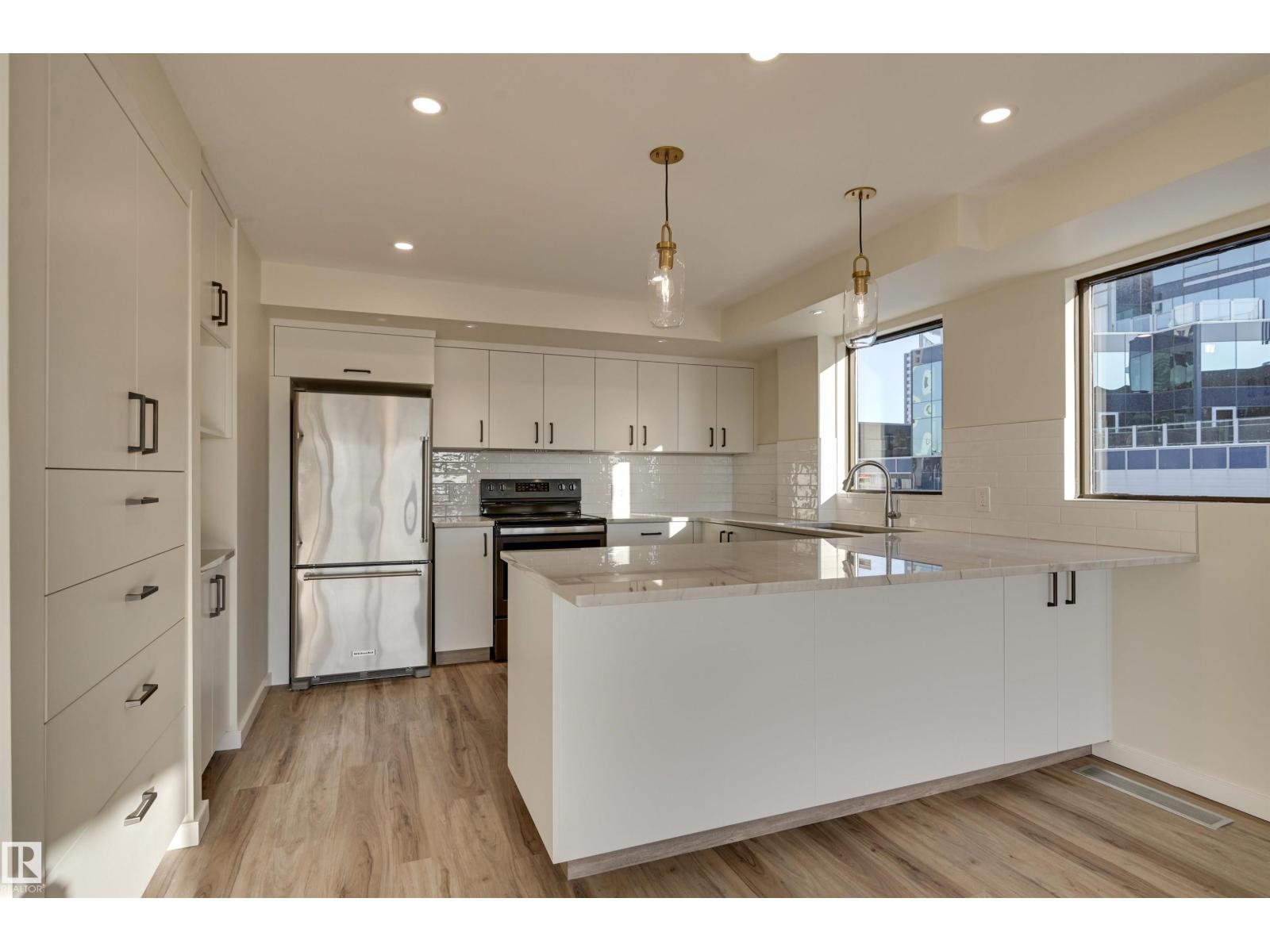 #1 11960 100 AV NW - 17
