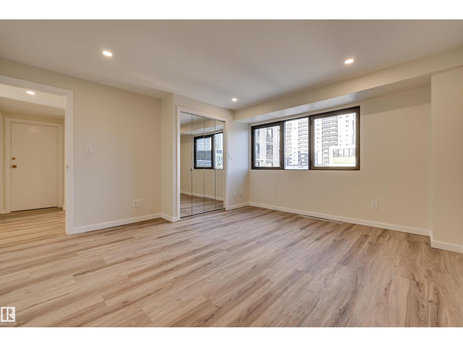 #1 11960 100 AV NW - 32