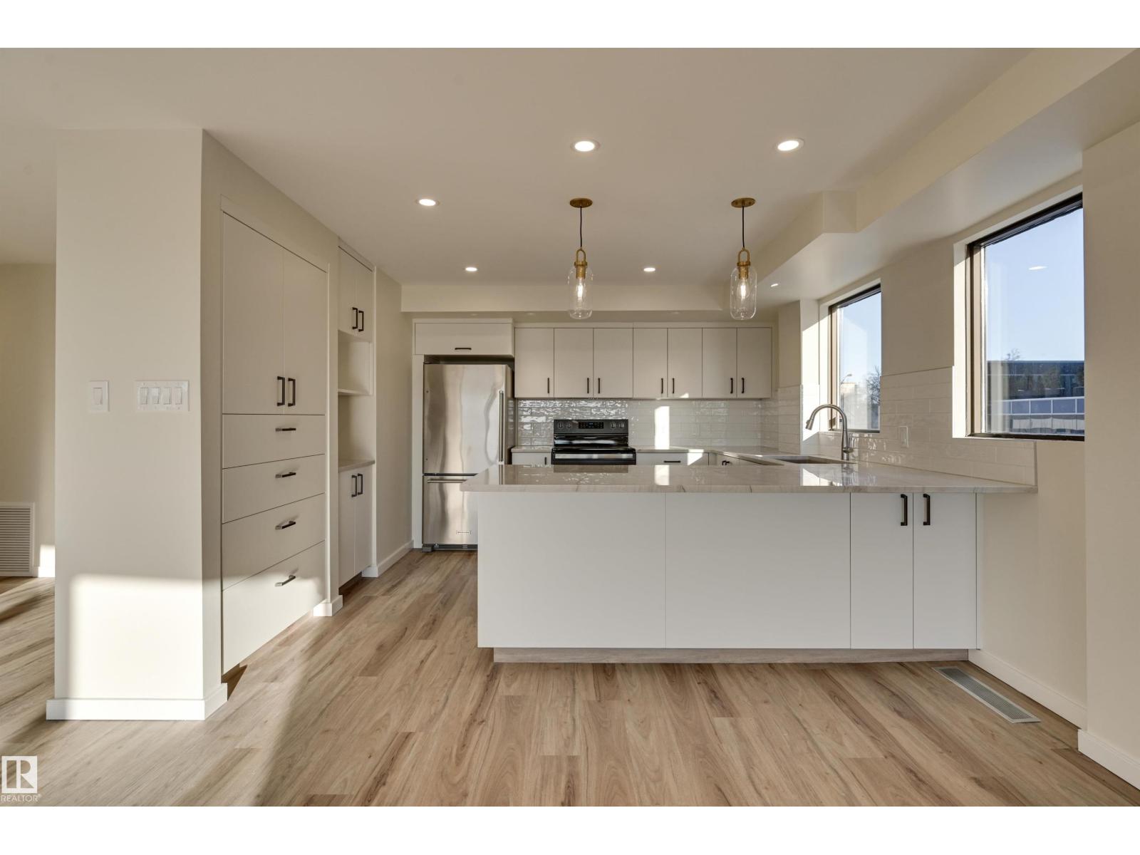 #1 11960 100 AV NW - 4