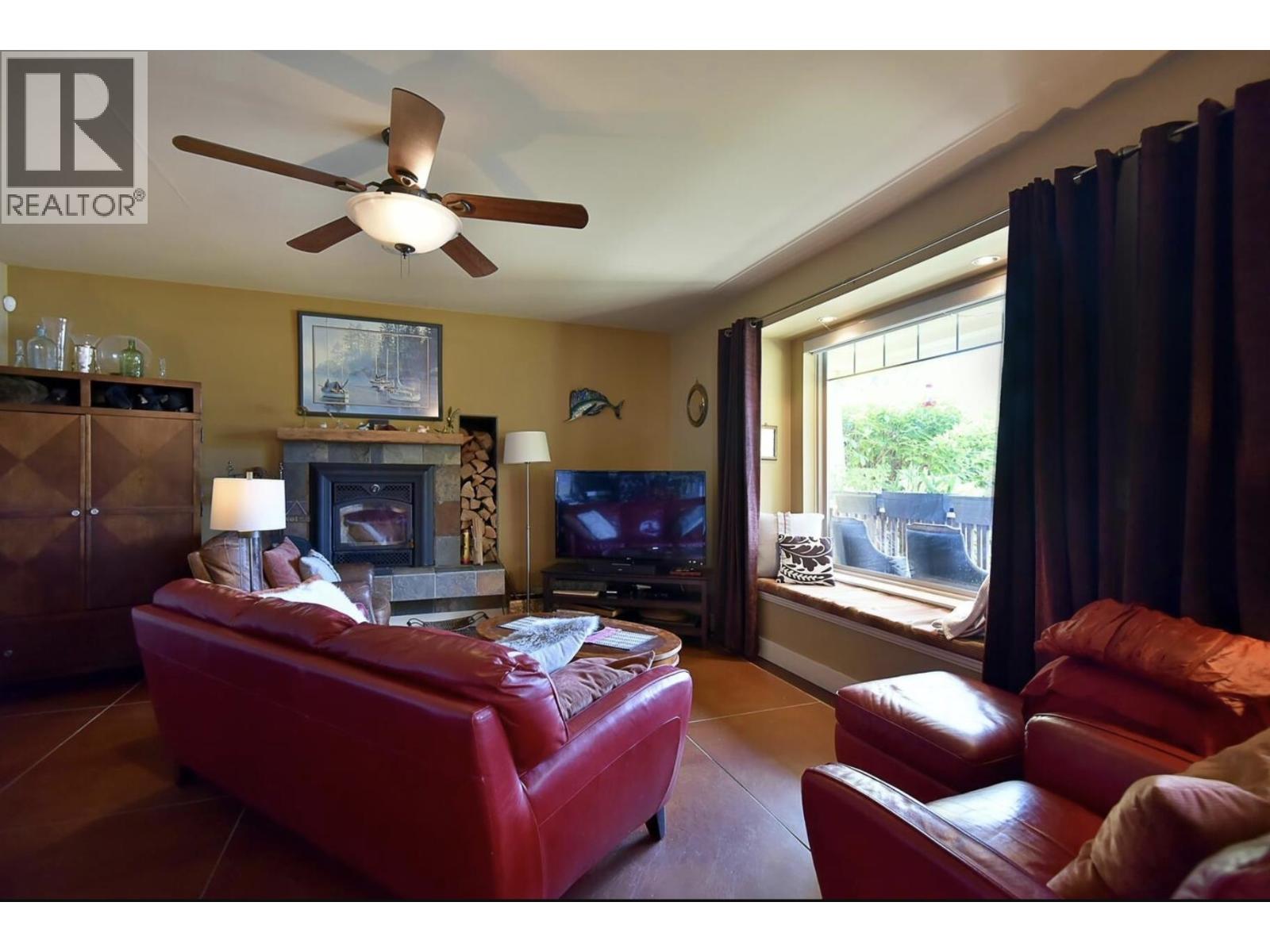 7545 ISLETS PLACE, Sechelt