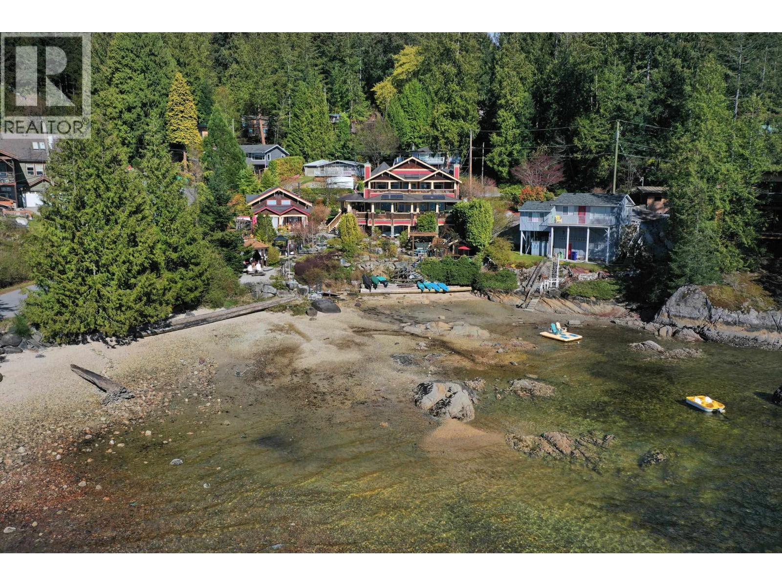 7545 ISLETS PLACE, Sechelt