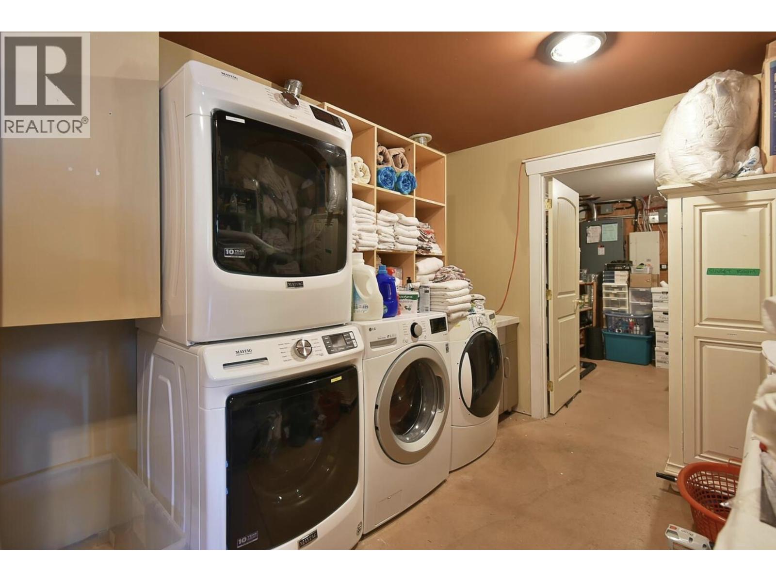 7545 ISLETS PLACE, Sechelt