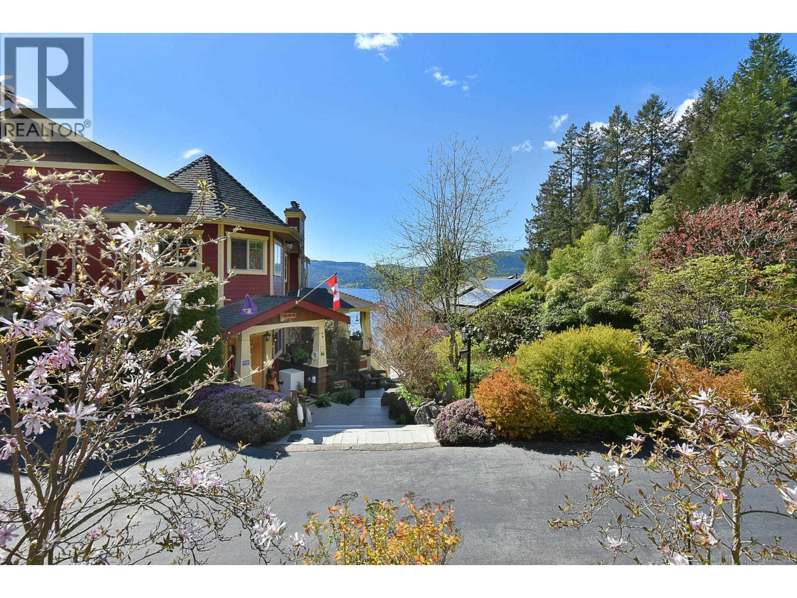 7545 ISLETS PLACE, Sechelt