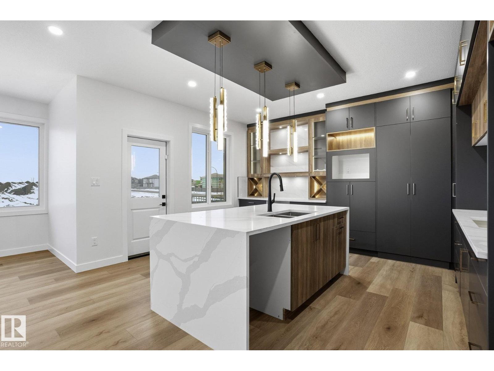 6408 26 ST NE - 10