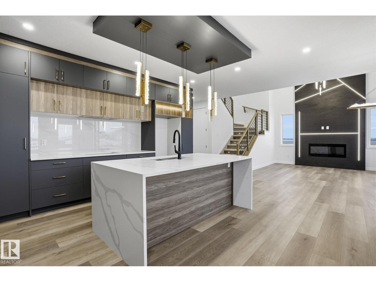 6408 26 ST NE - 13