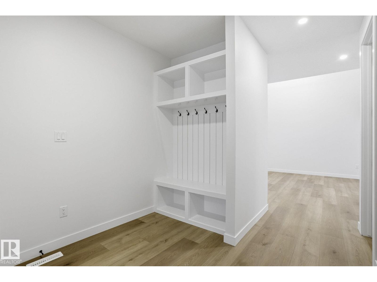 6408 26 ST NE - 17
