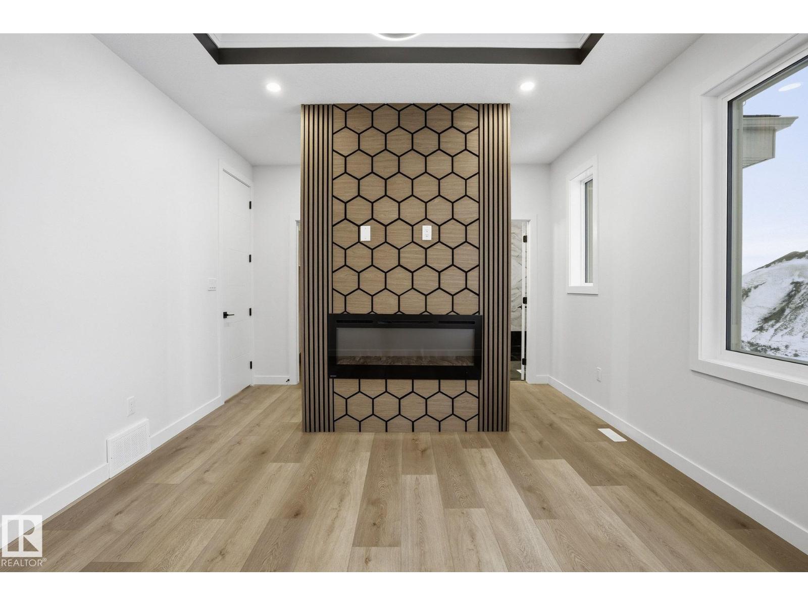 6408 26 ST NE - 23