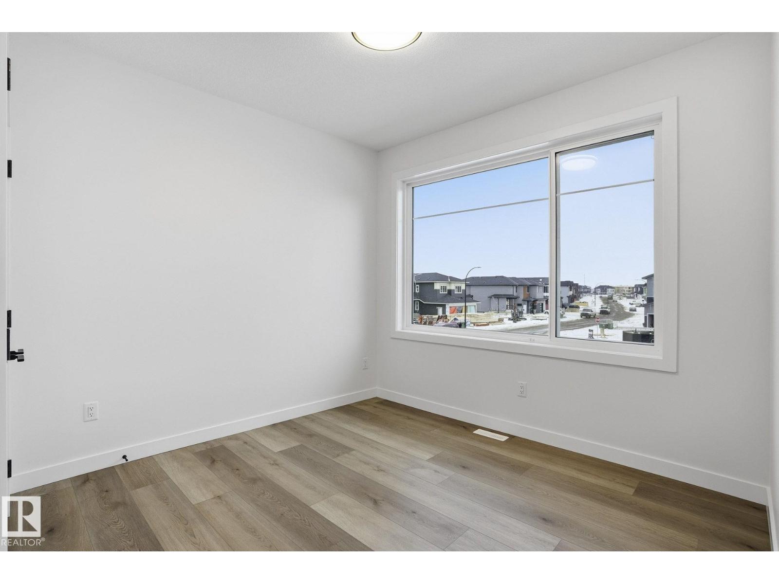6408 26 ST NE - 31