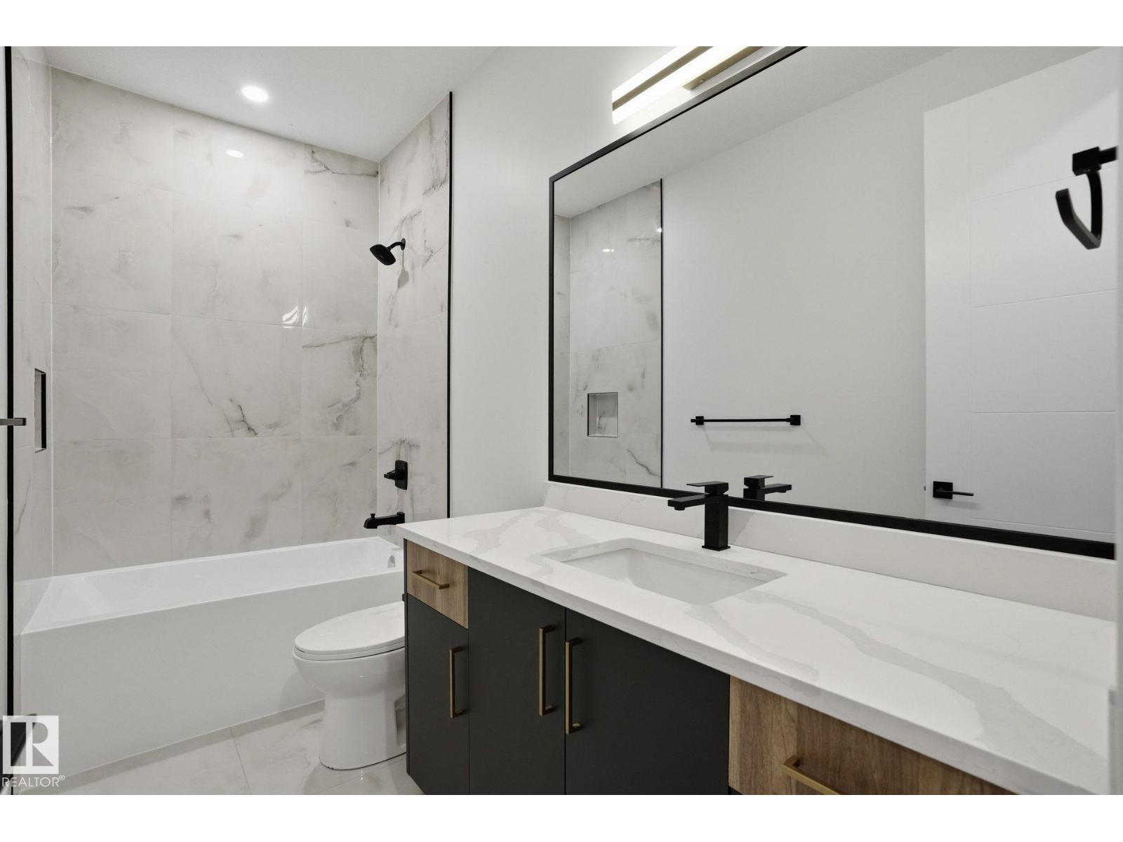 6408 26 ST NE - 32
