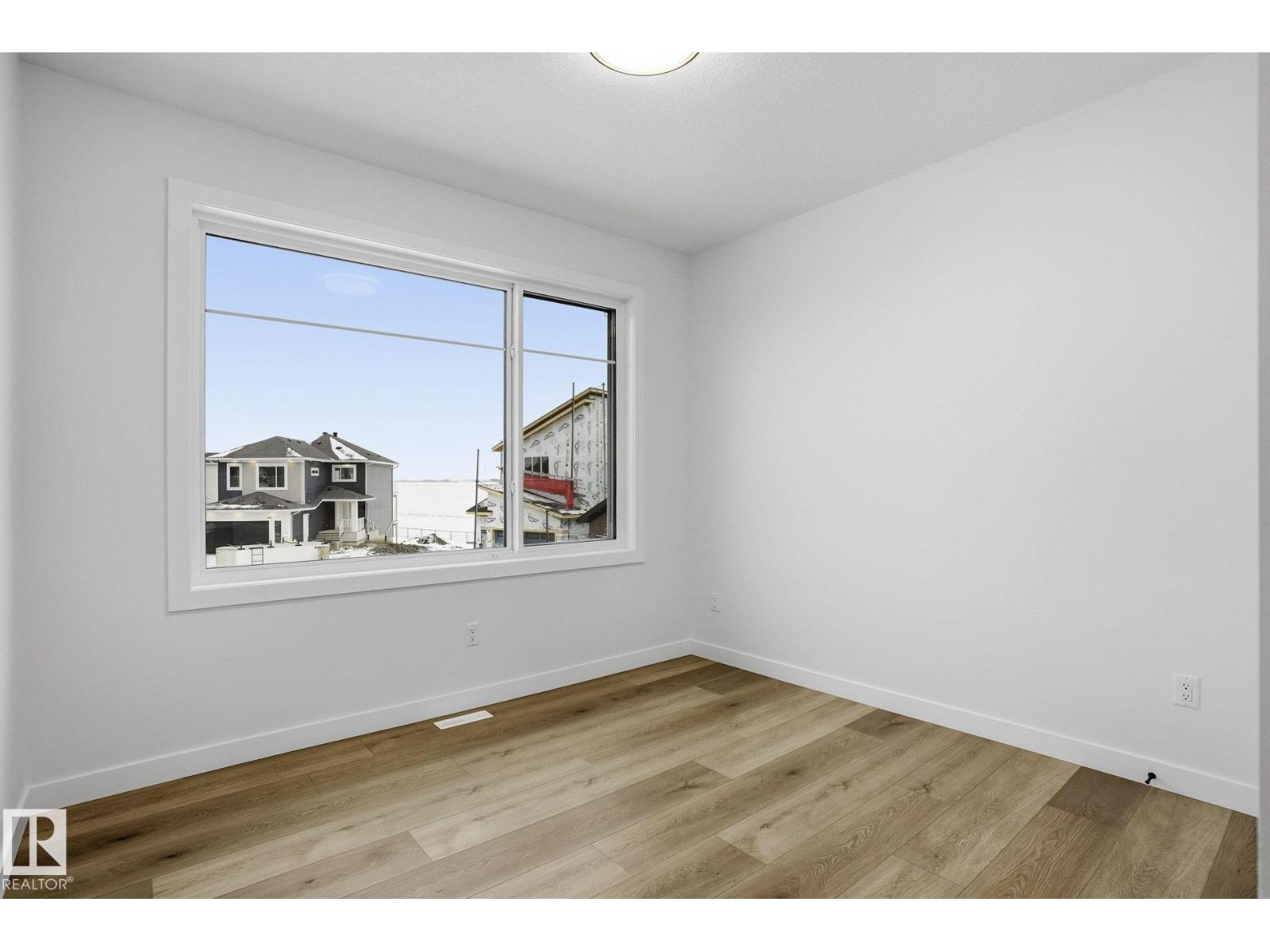 6408 26 ST NE - 33