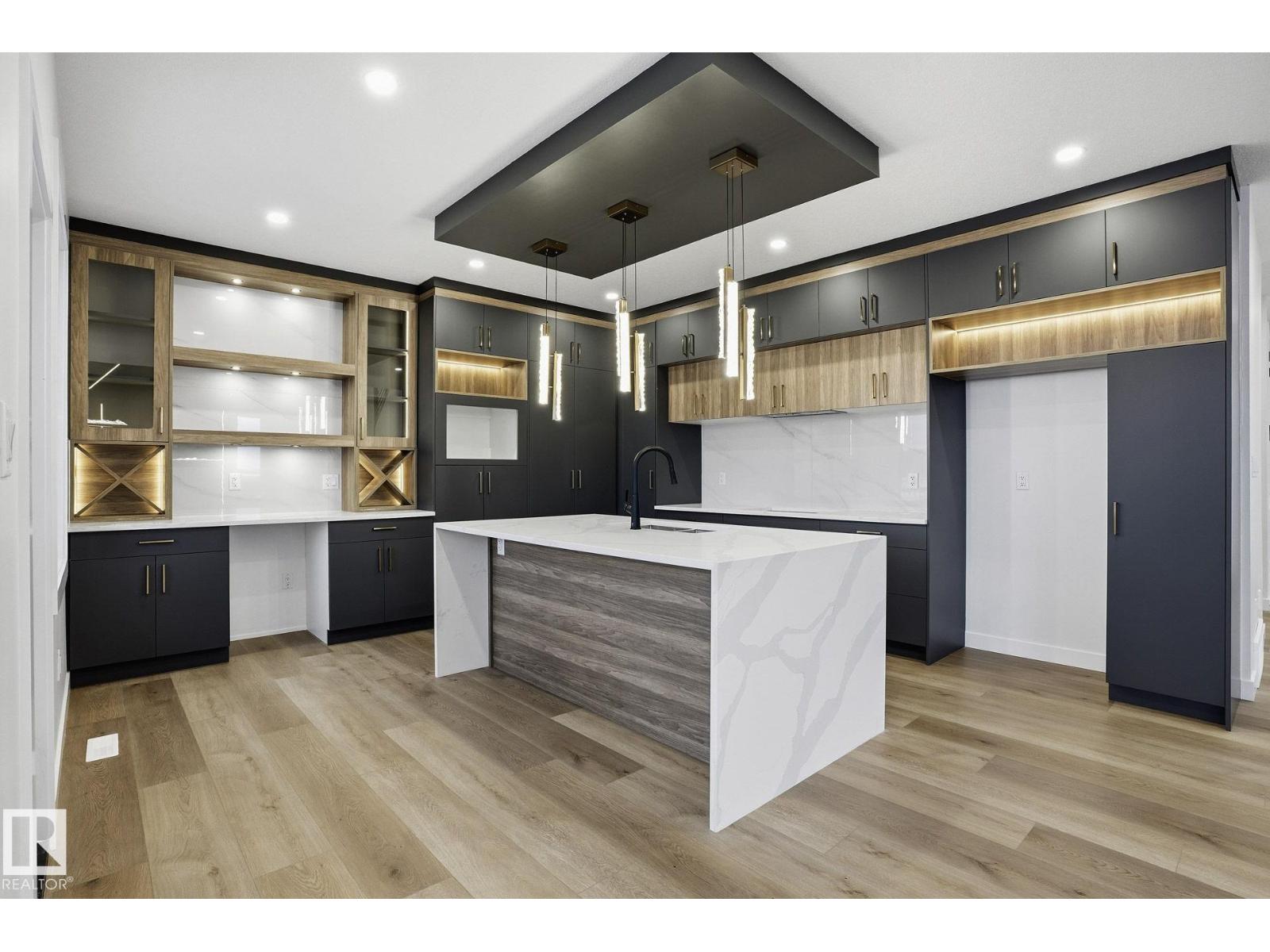 6408 26 ST NE - 8