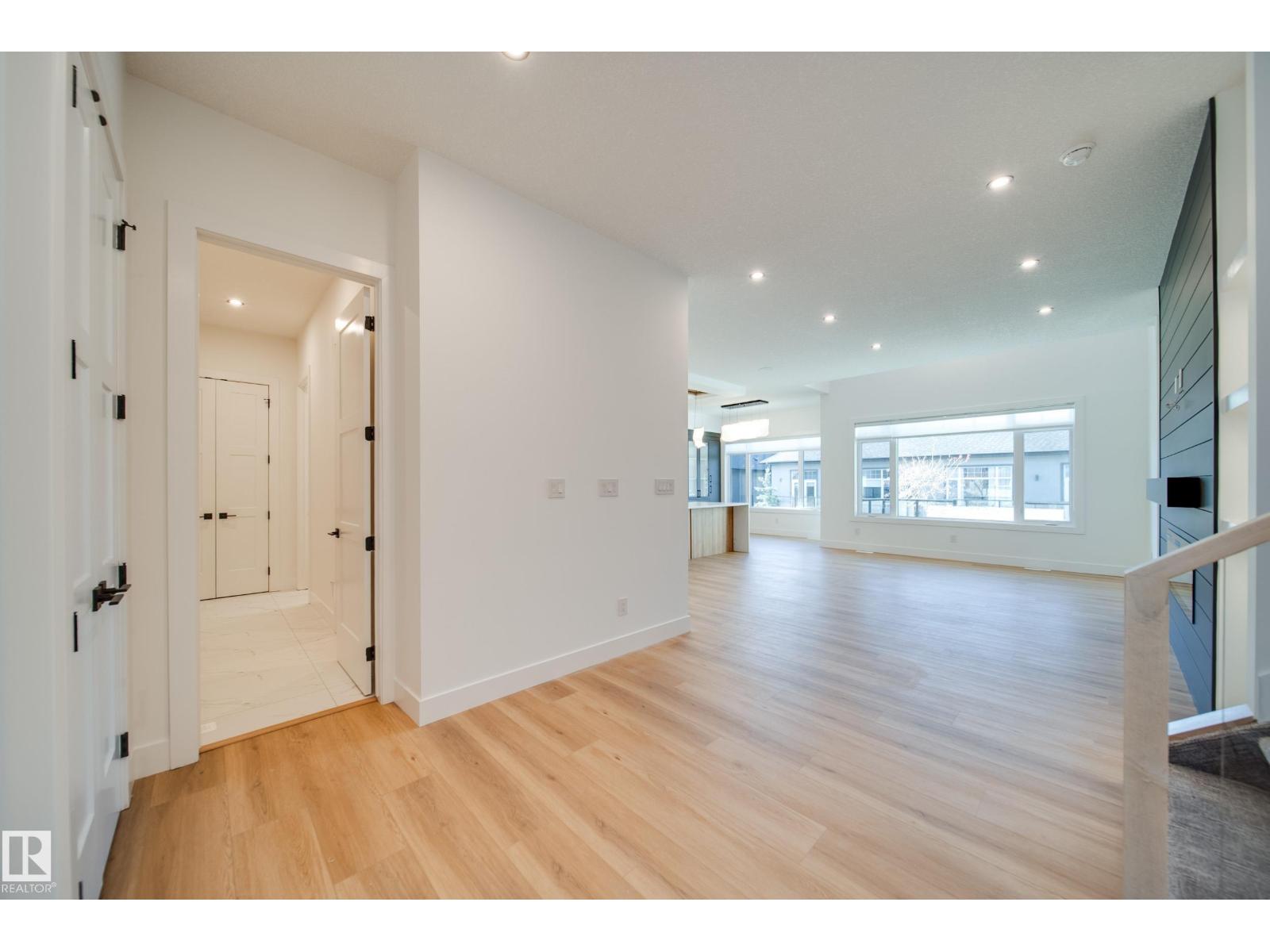 #42 20425 93 AV NW - 12