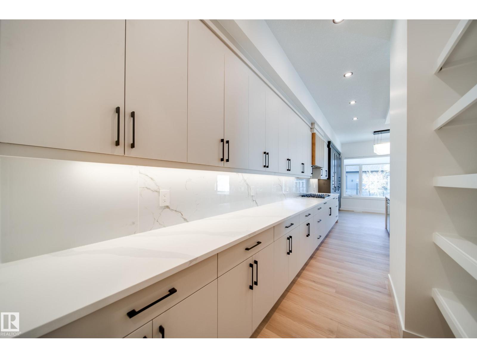 #42 20425 93 AV NW - 21