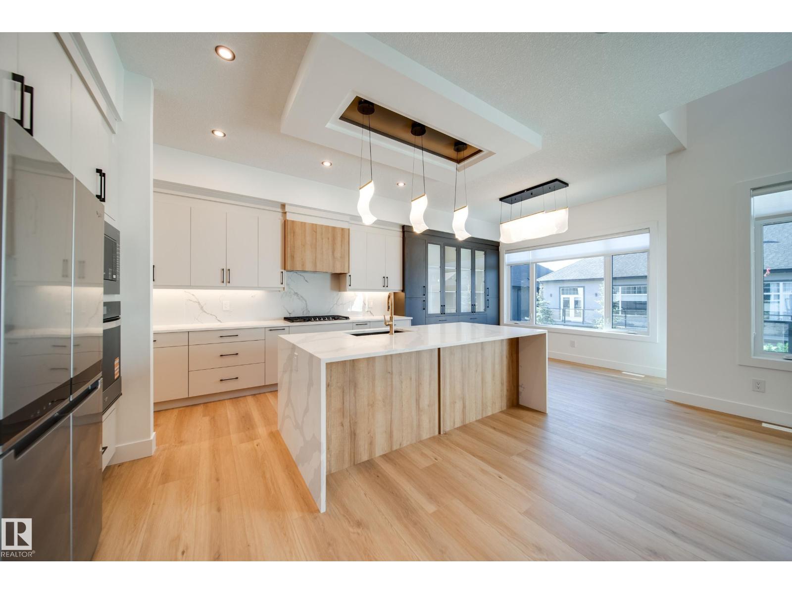 #42 20425 93 AV NW - 23