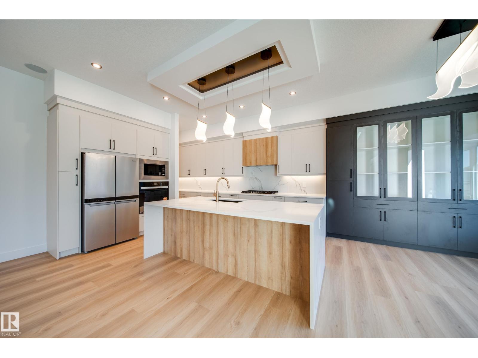 #42 20425 93 AV NW - 24