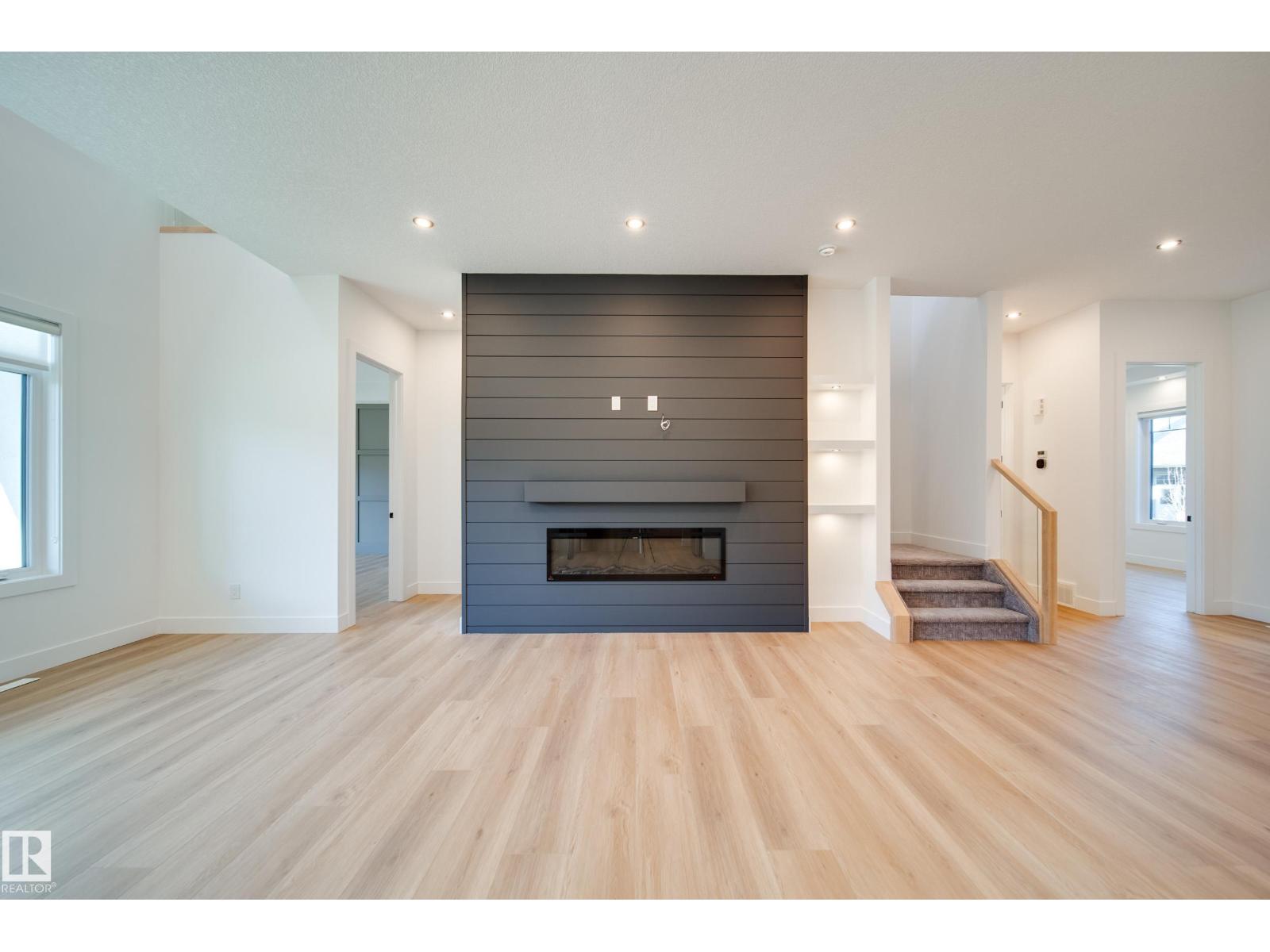 #42 20425 93 AV NW - 29
