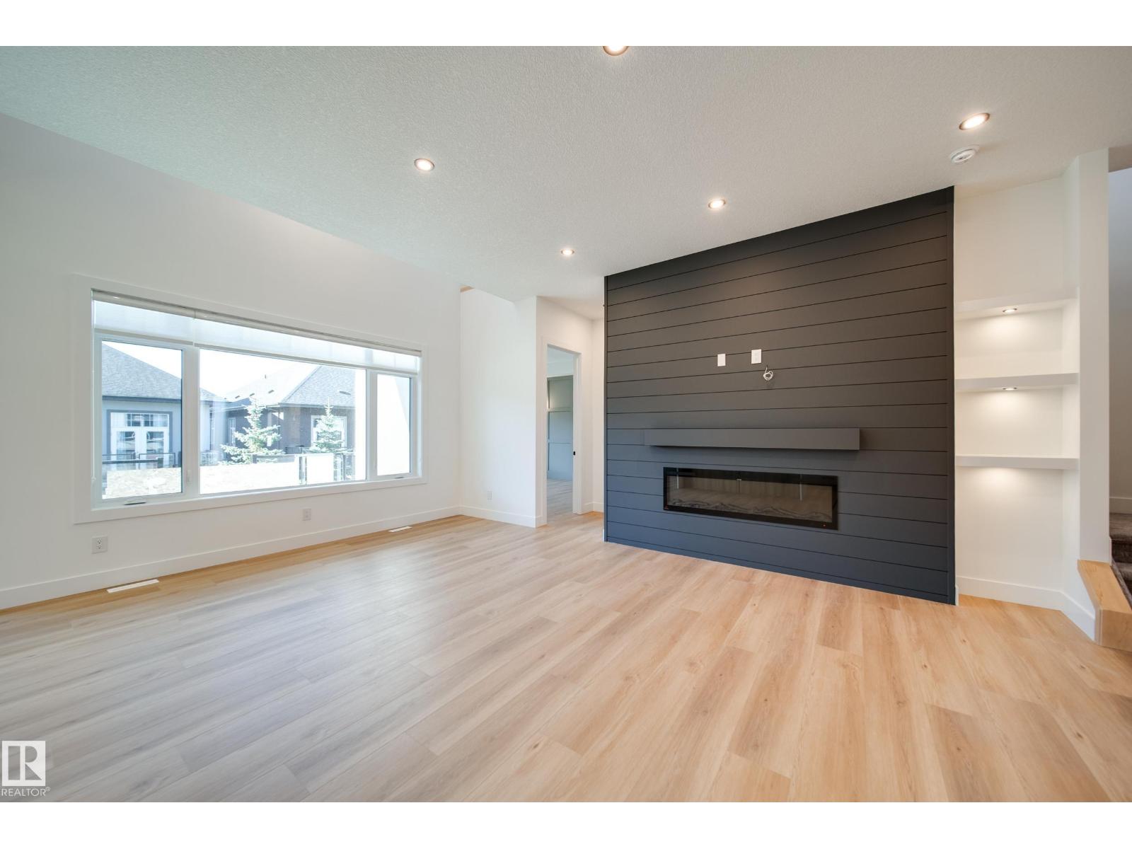 #42 20425 93 AV NW - 30