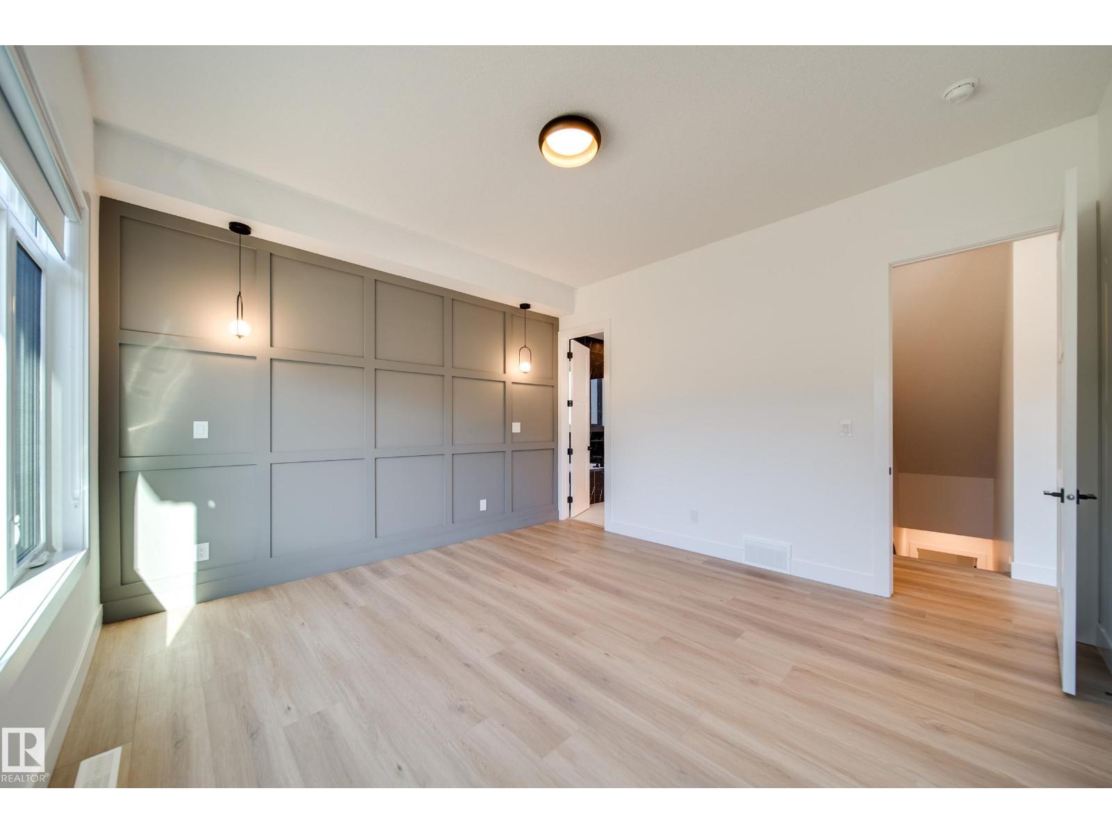 #42 20425 93 AV NW - 32