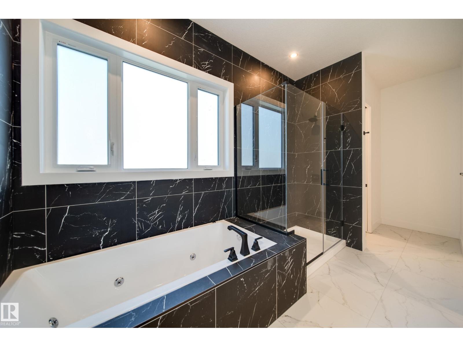 #42 20425 93 AV NW - 35