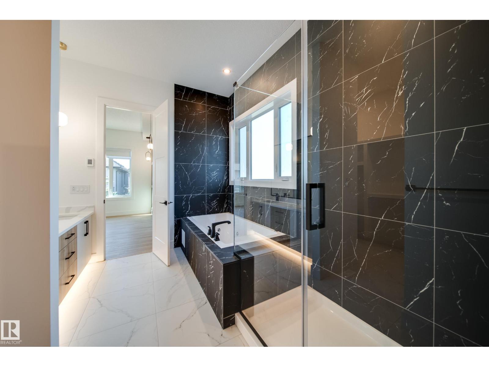 #42 20425 93 AV NW - 36