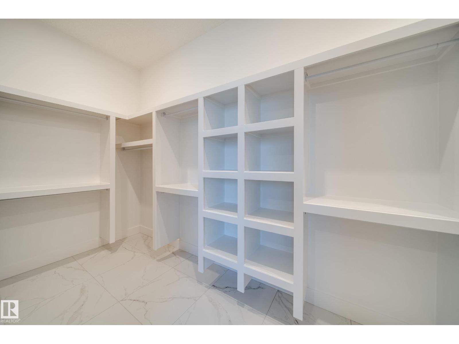 #42 20425 93 AV NW - 37