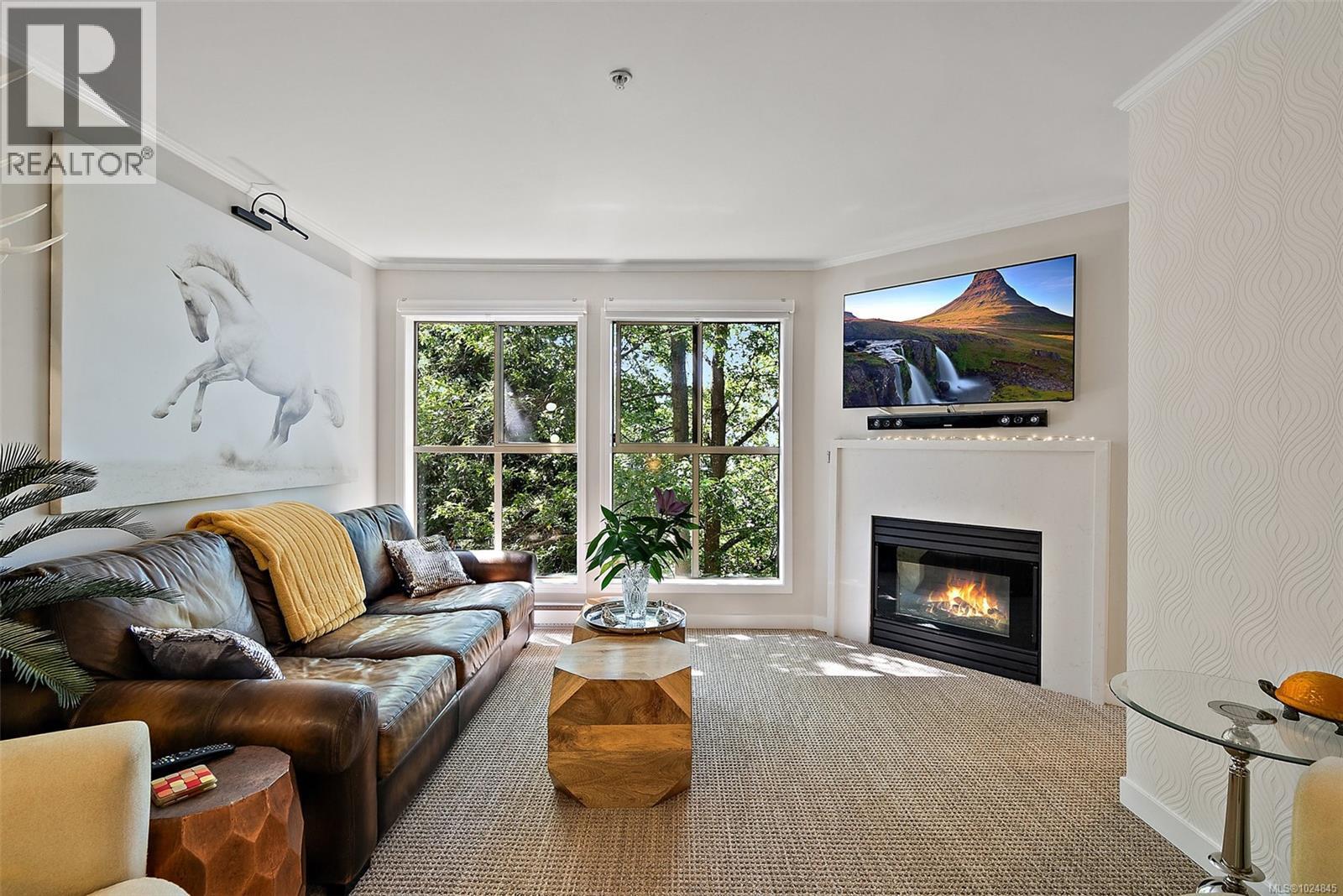 305 3363 Glasgow Avenue, Saanich