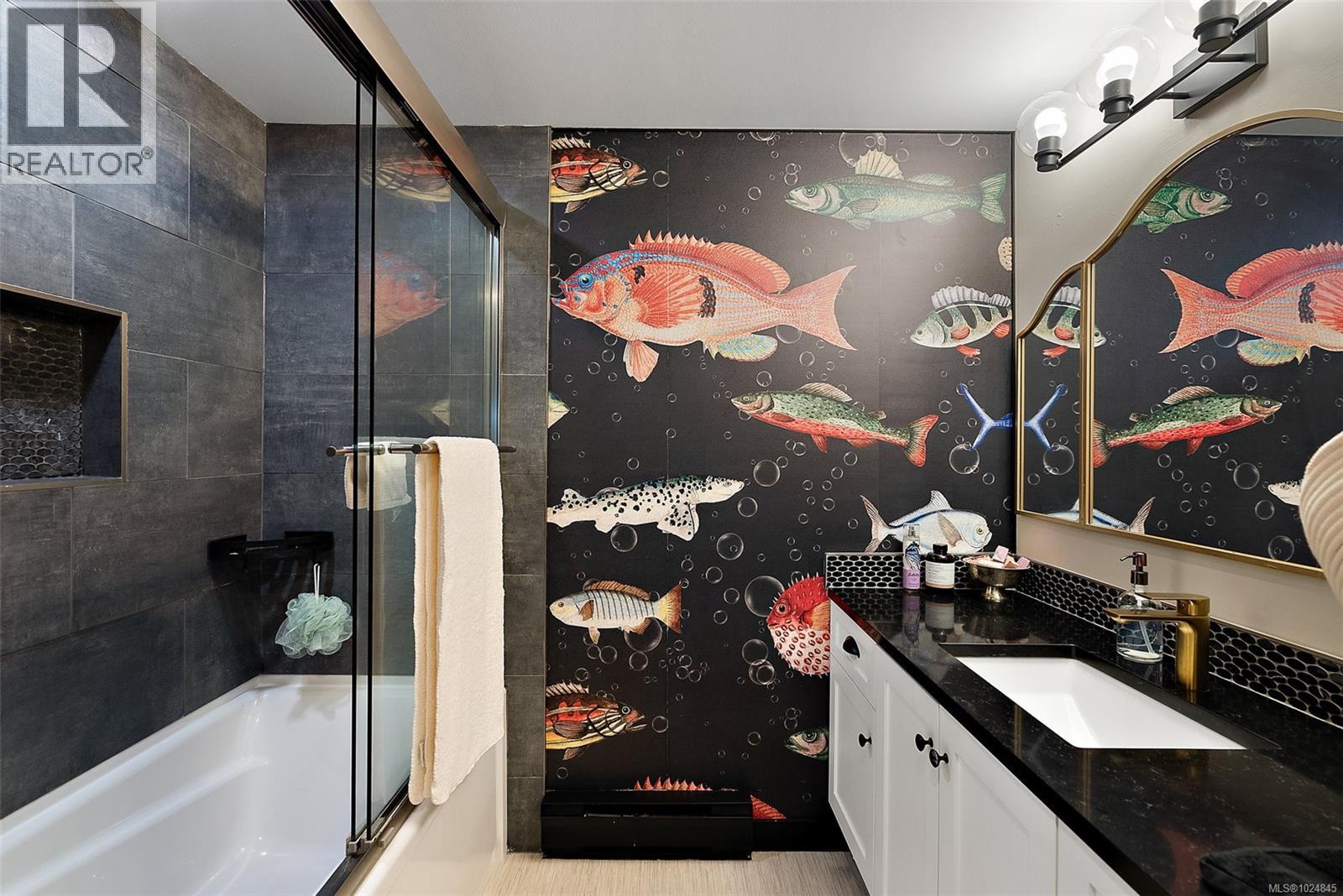 305 3363 Glasgow Avenue, Saanich