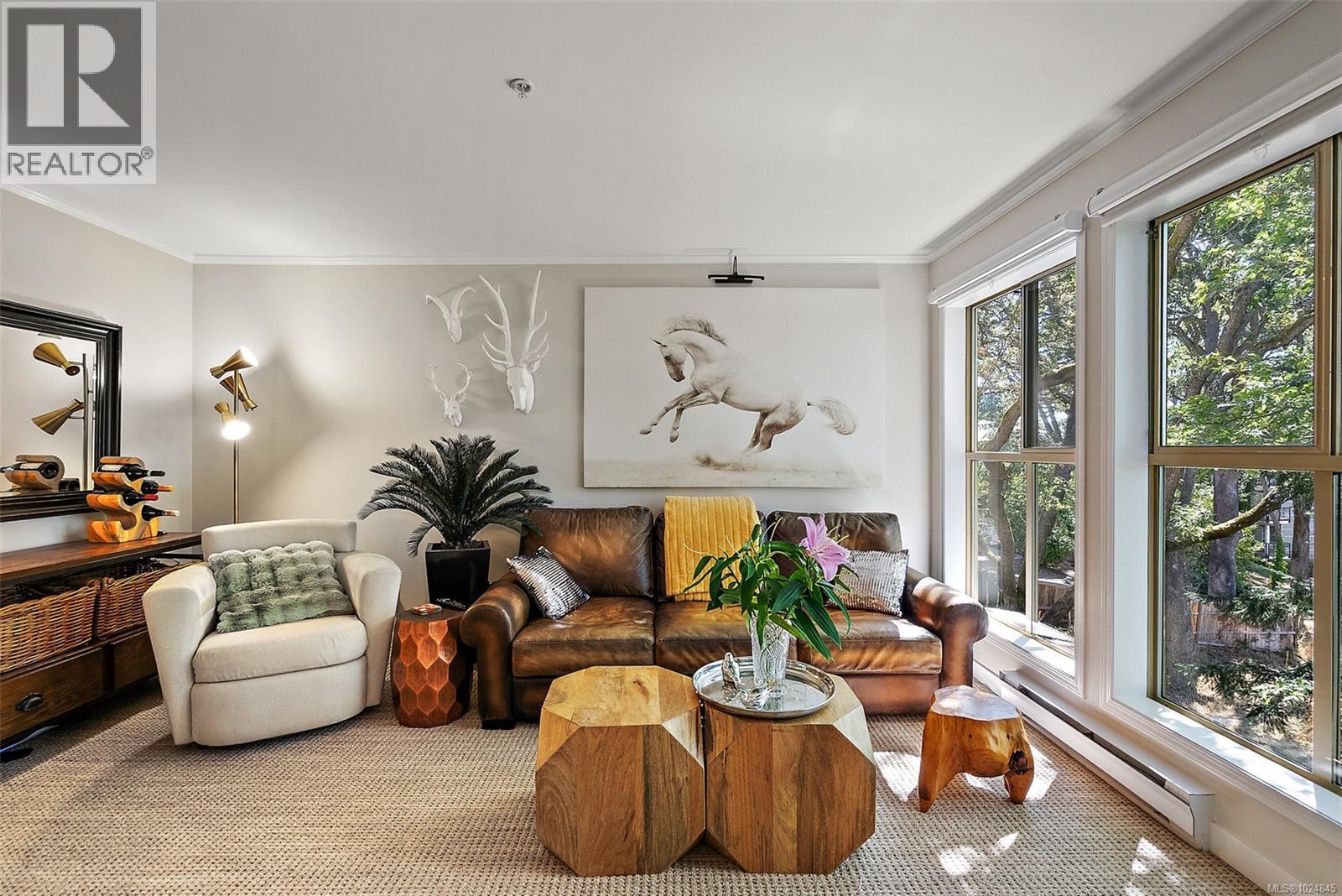 305 3363 Glasgow Avenue, Saanich