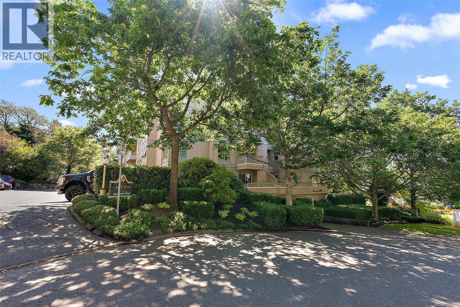 305 3363 Glasgow Avenue, Saanich