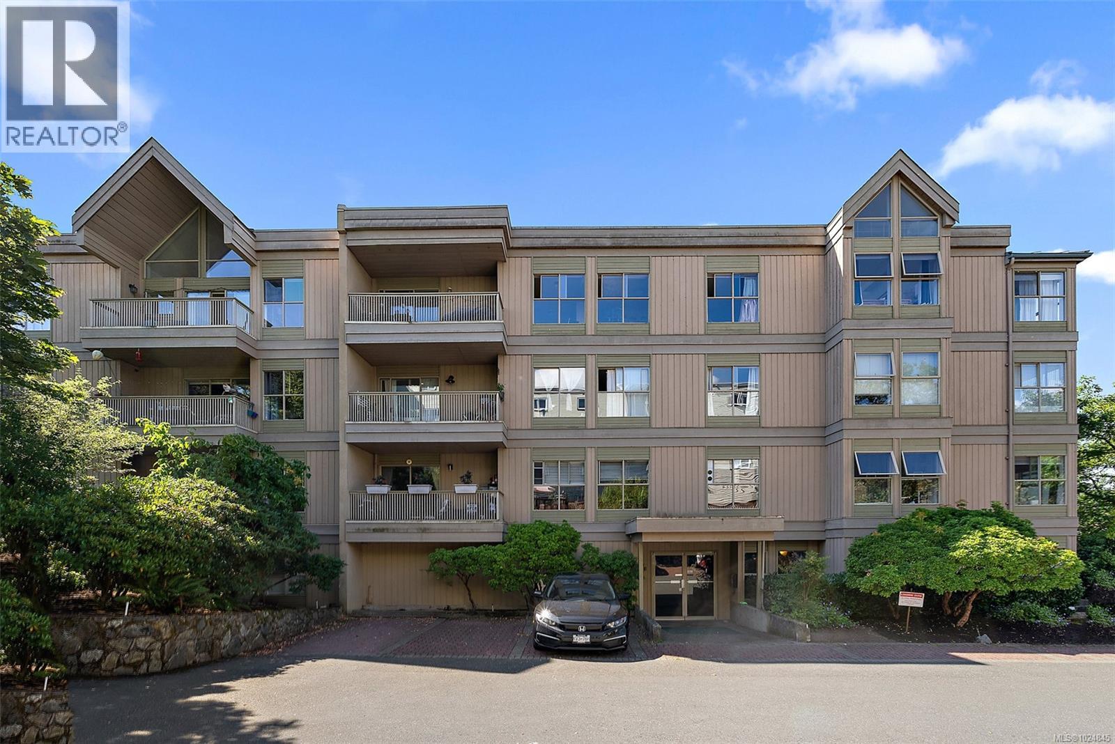 305 3363 Glasgow Avenue, Saanich