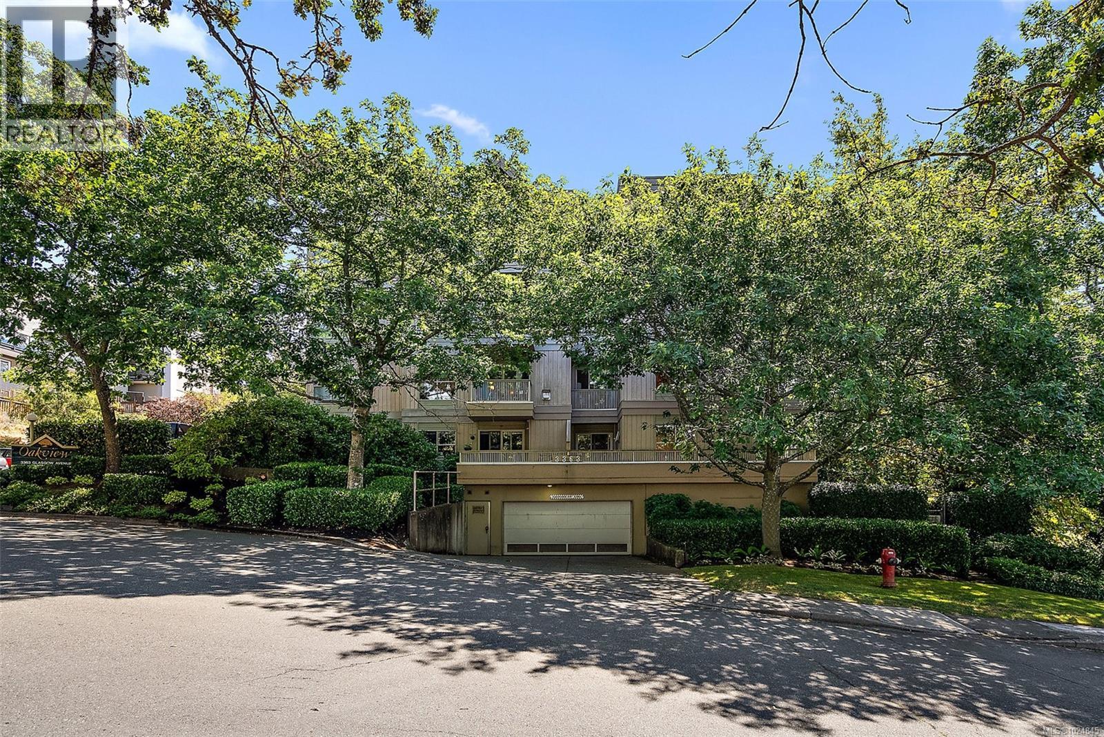 305 3363 Glasgow Avenue, Saanich