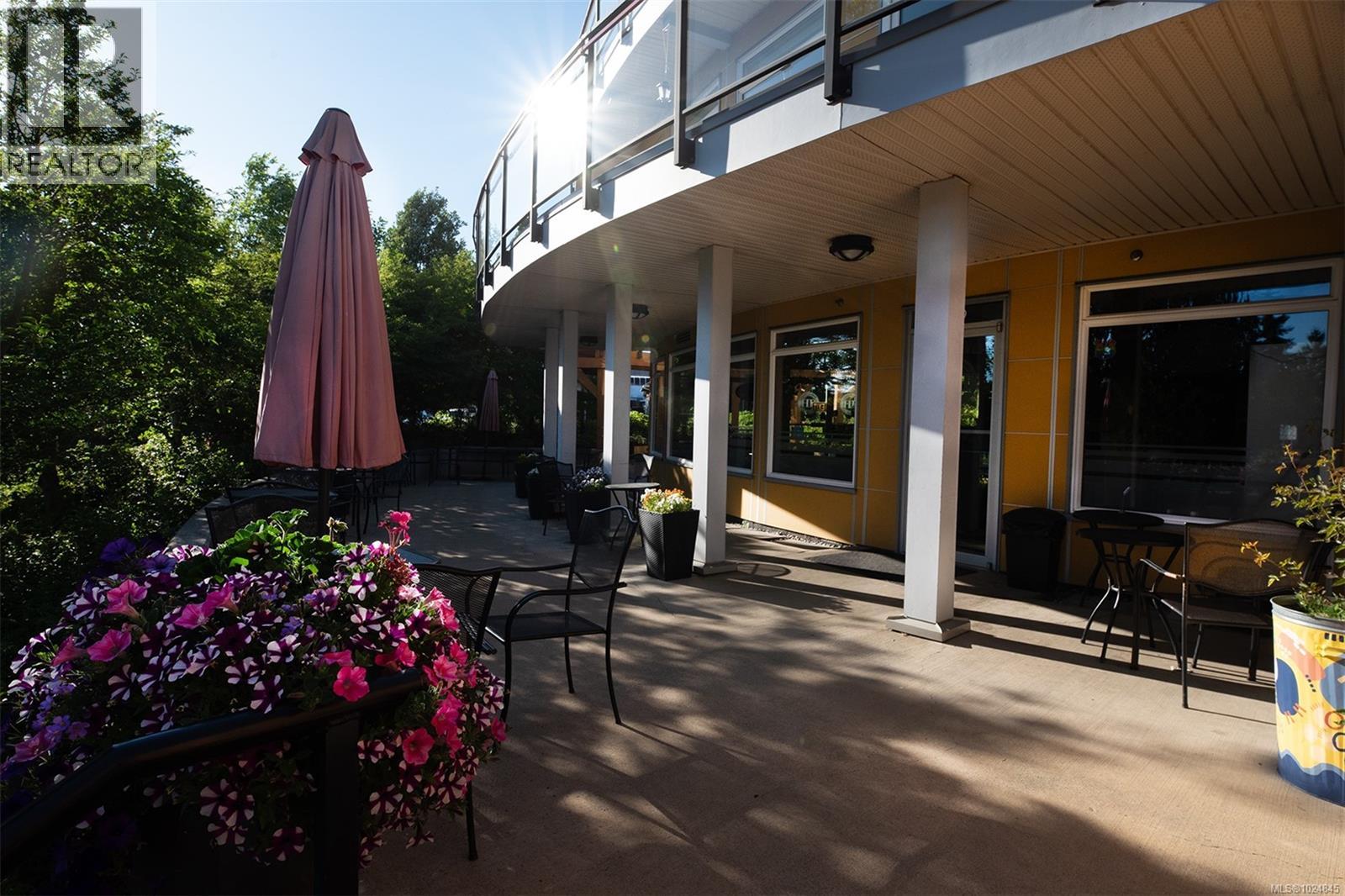 305 3363 Glasgow Avenue, Saanich