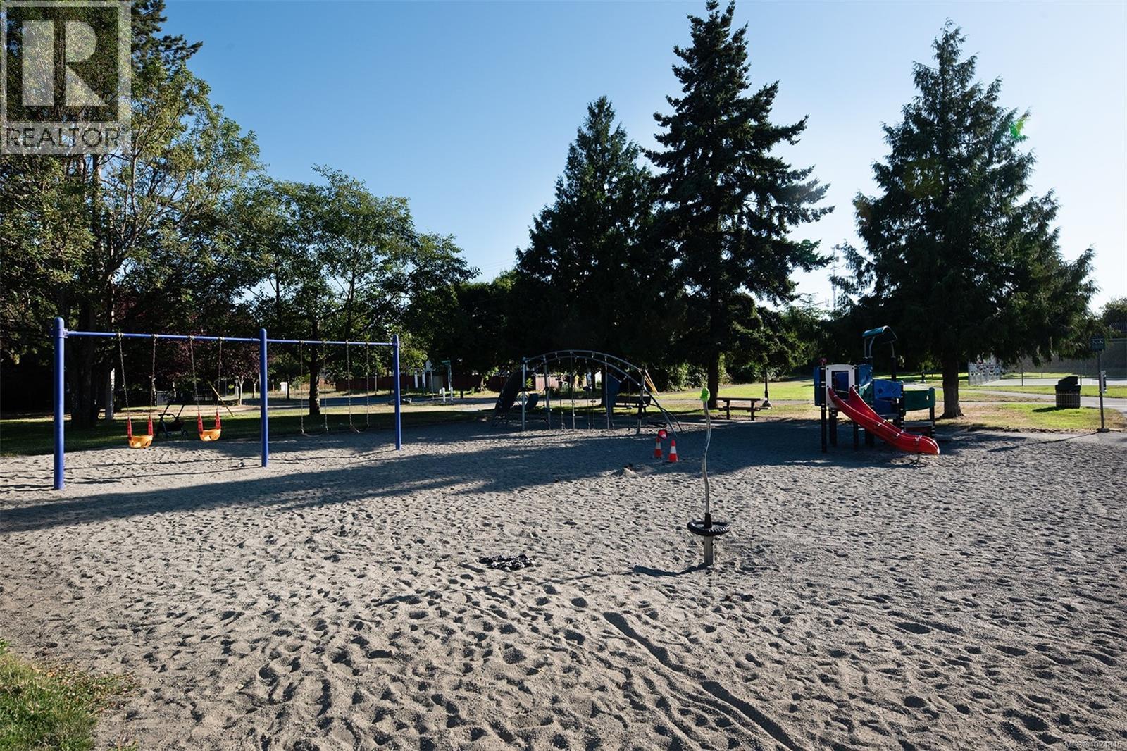 305 3363 Glasgow Avenue, Saanich