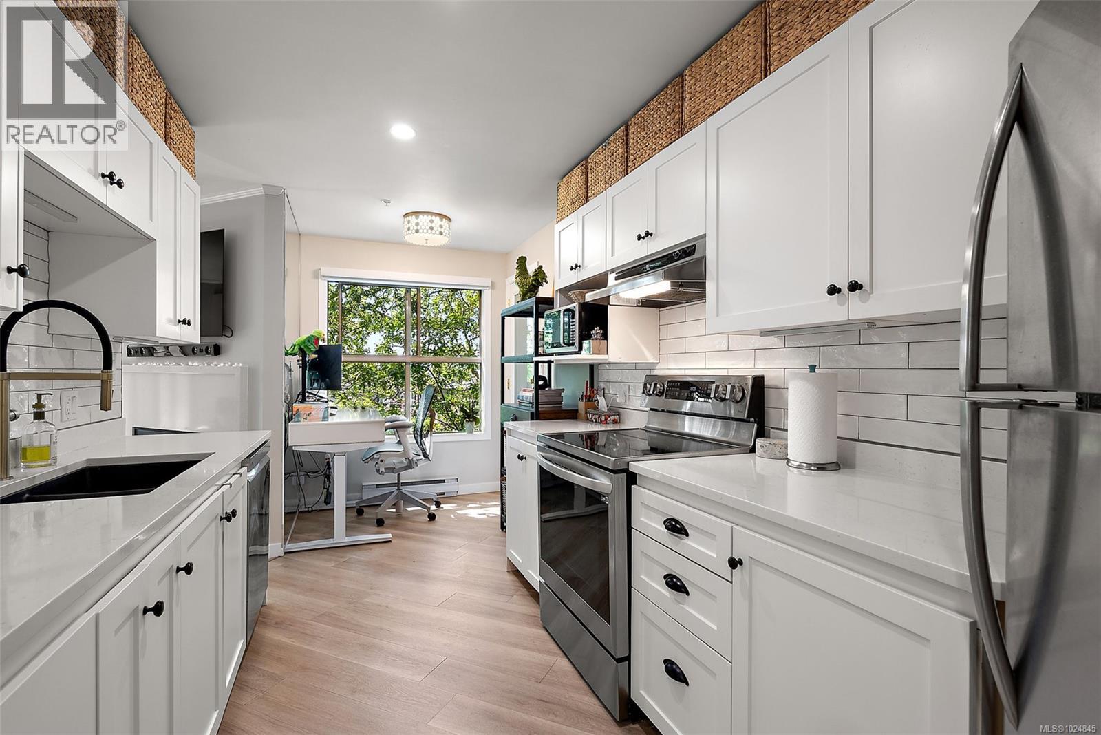 305 3363 Glasgow Avenue, Saanich