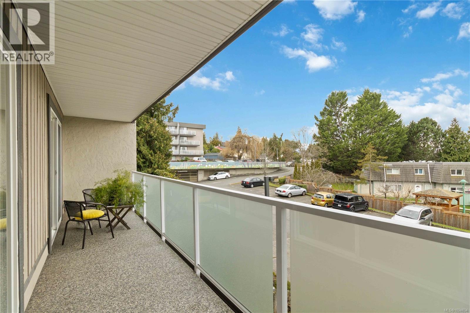 312 3252 Glasgow Avenue, Saanich