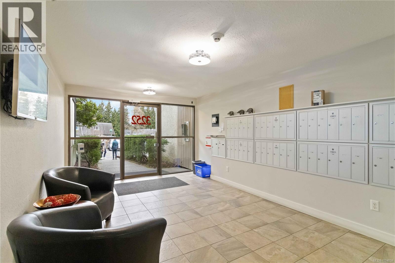 312 3252 Glasgow Avenue, Saanich