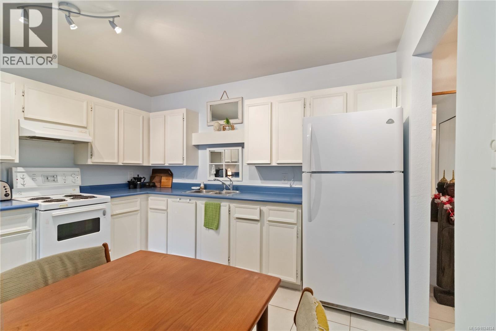 312 3252 Glasgow Avenue, Saanich