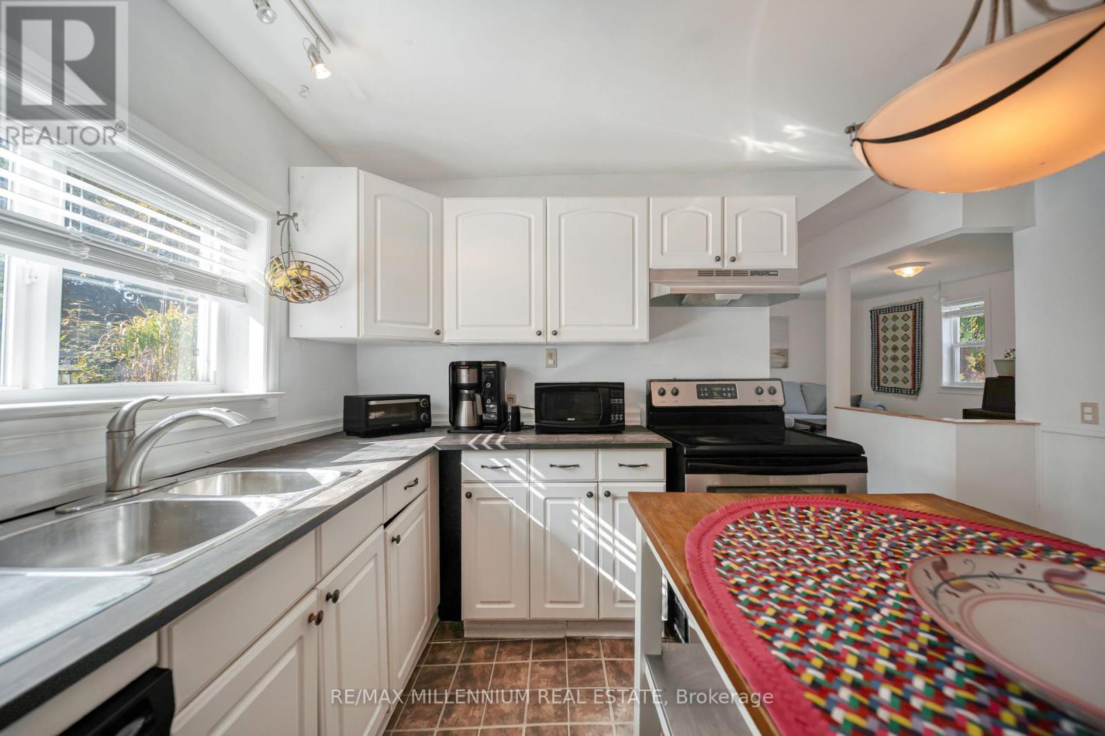 173 BARRIE ROAD - 14