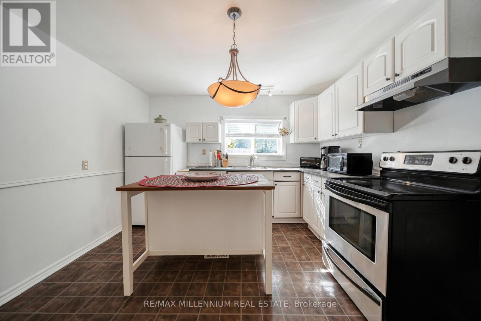 173 BARRIE ROAD - 16