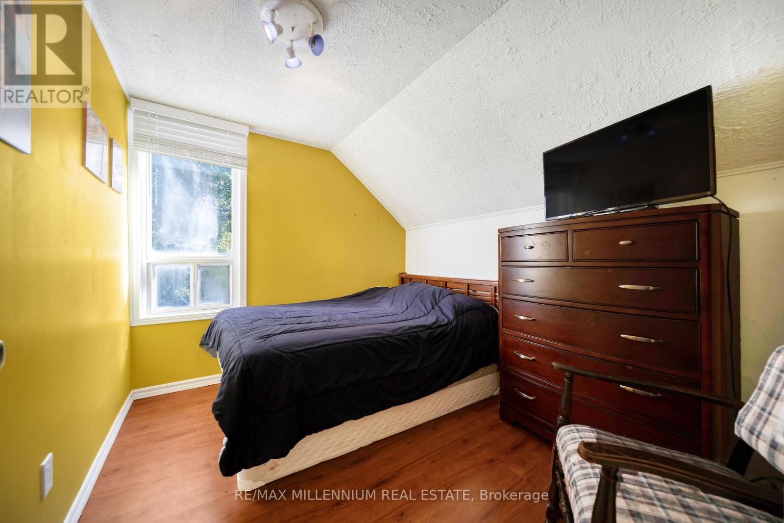 173 BARRIE ROAD - 9