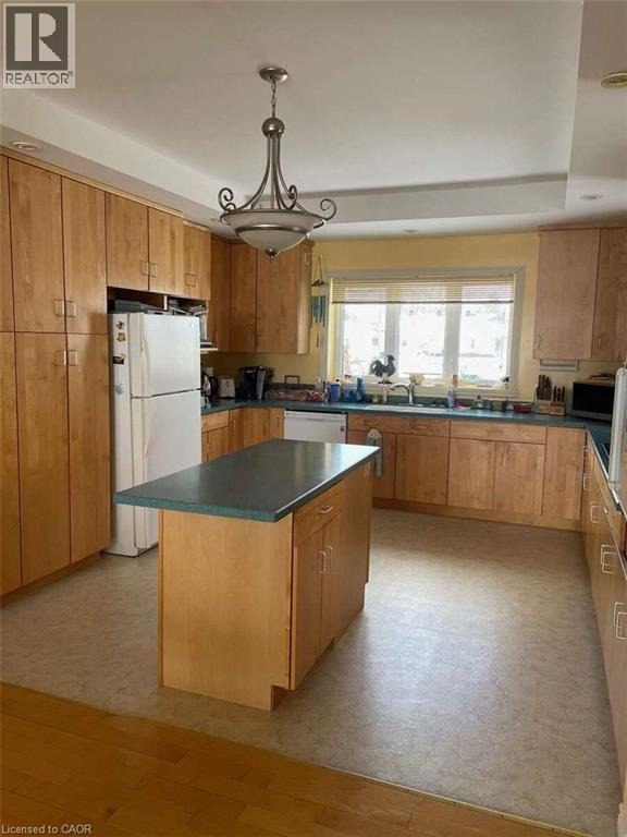 36 ELIZABETH Drive - 20