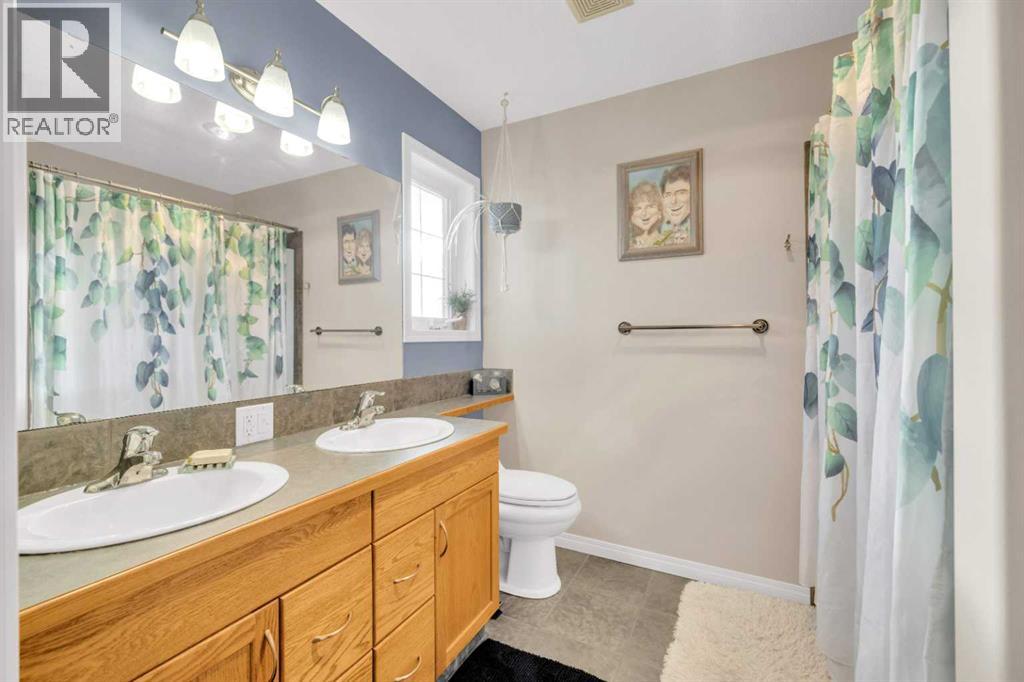 24 Lincoln Street South, Sylvan Lake