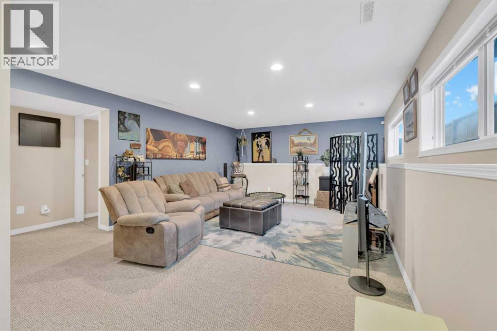 24 Lincoln Street South, Sylvan Lake