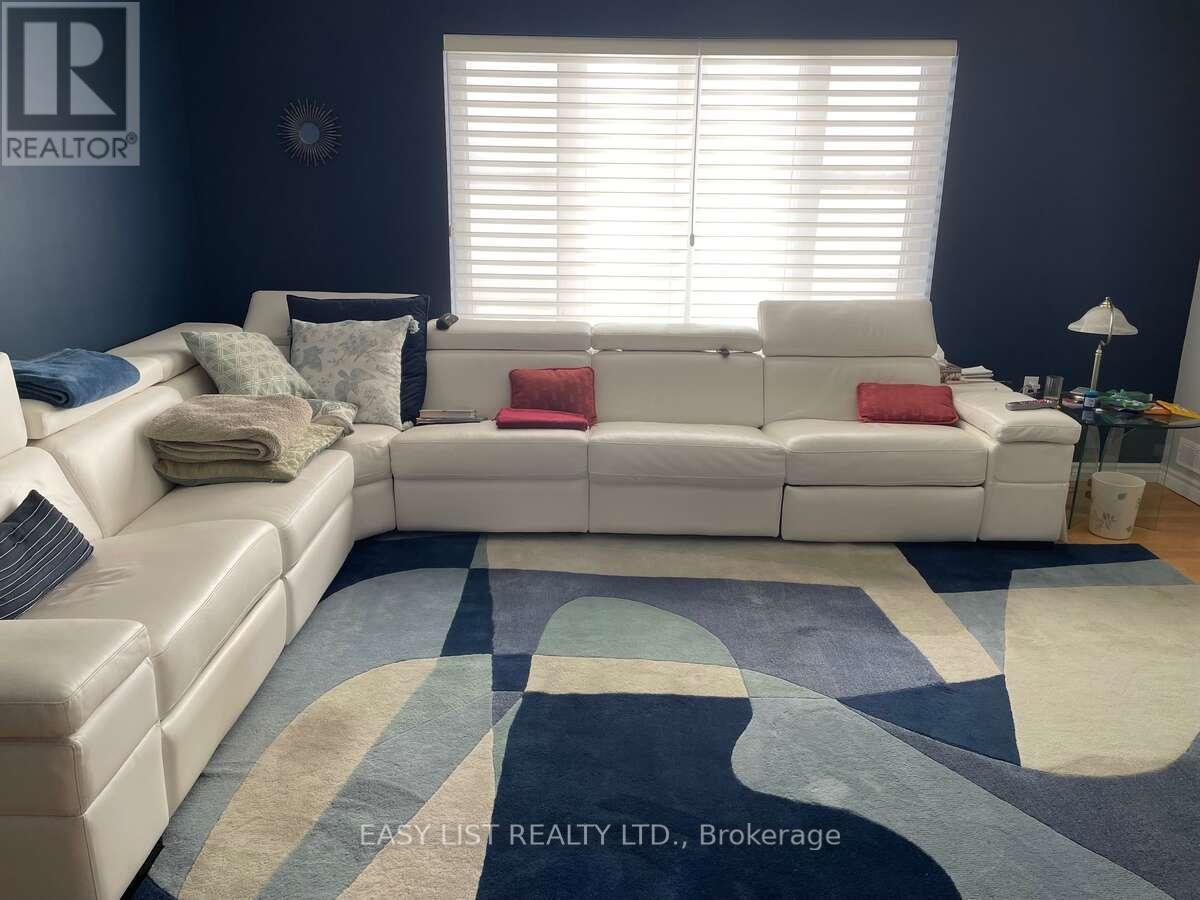 36 ELIZABETH DRIVE - 18